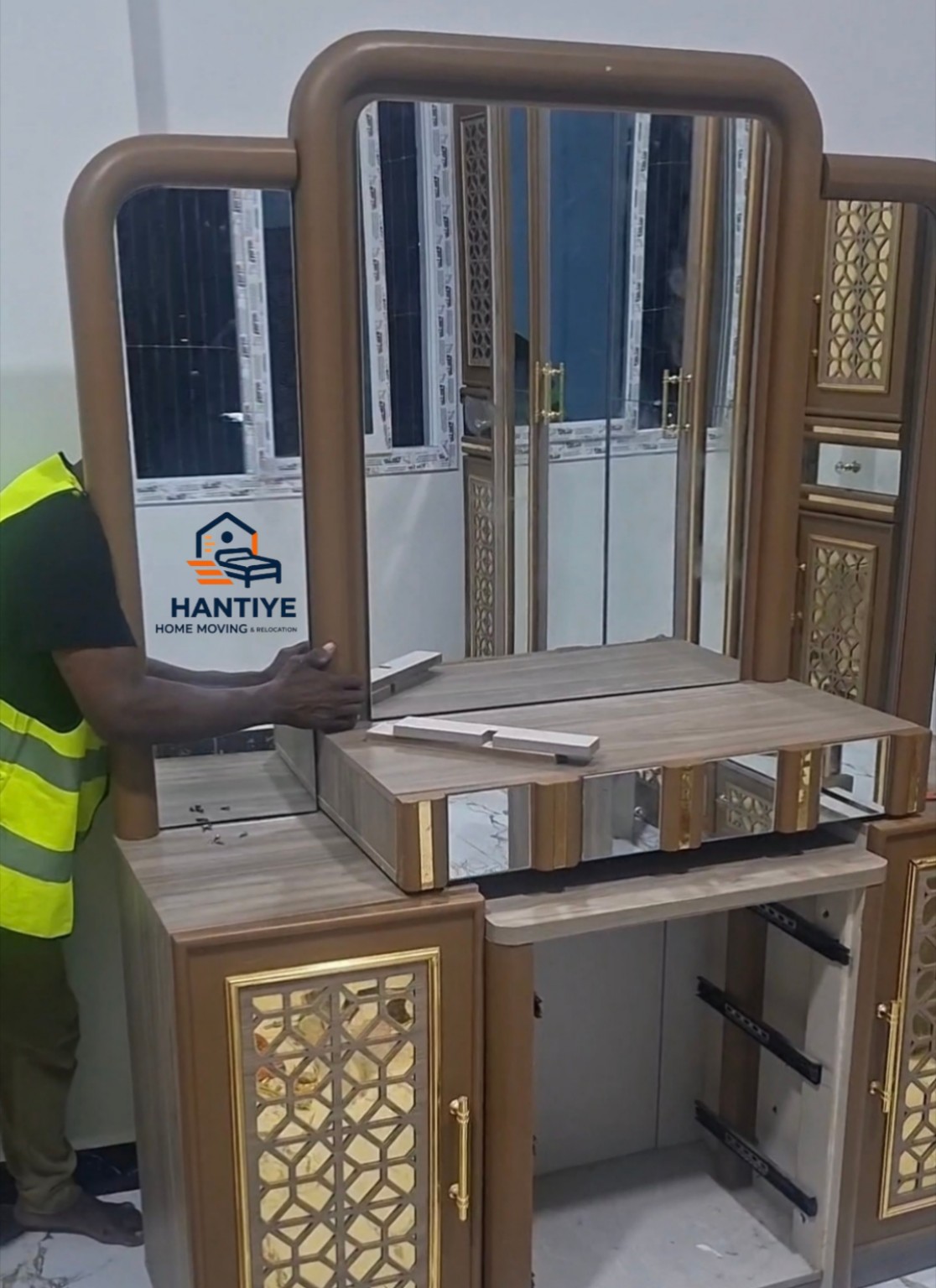Shaqo Hantiye Home Moving